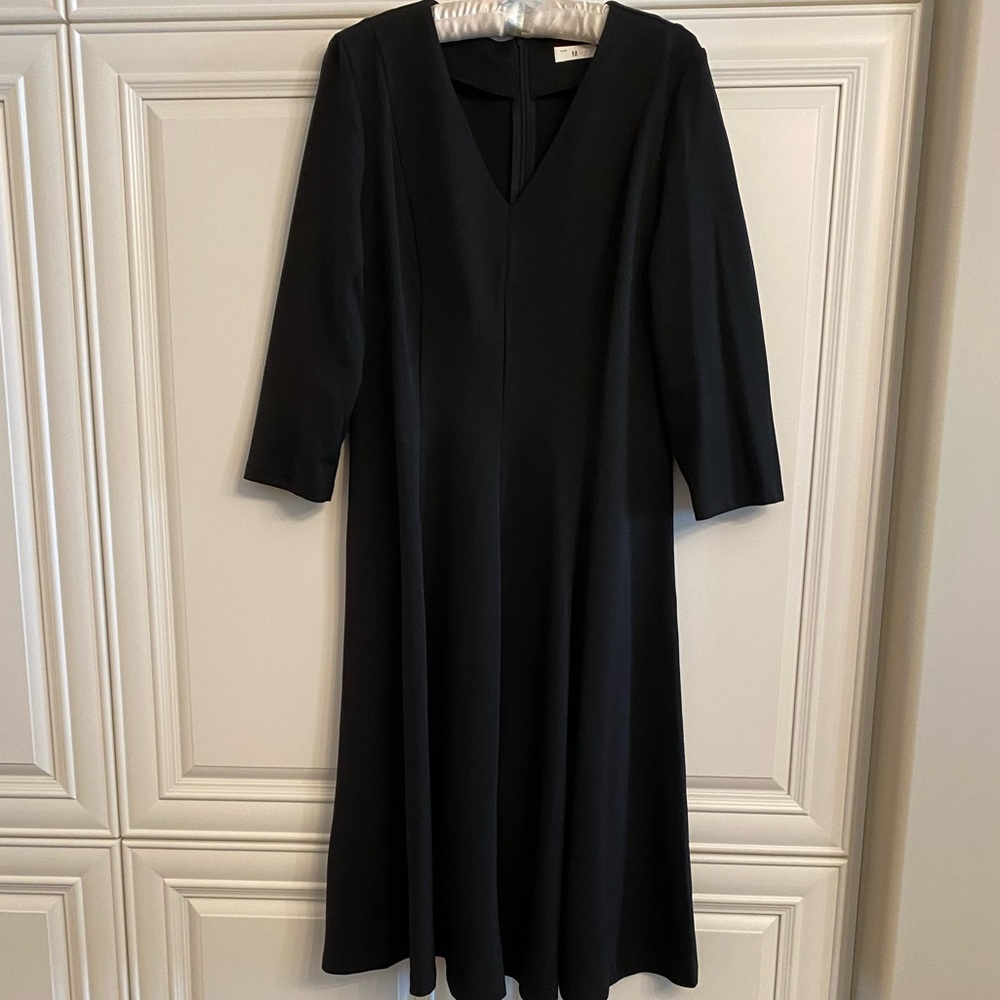 Women’s Size Medium Black Fit and Flare V-Neck 3/4 Sleeve Midi Dress